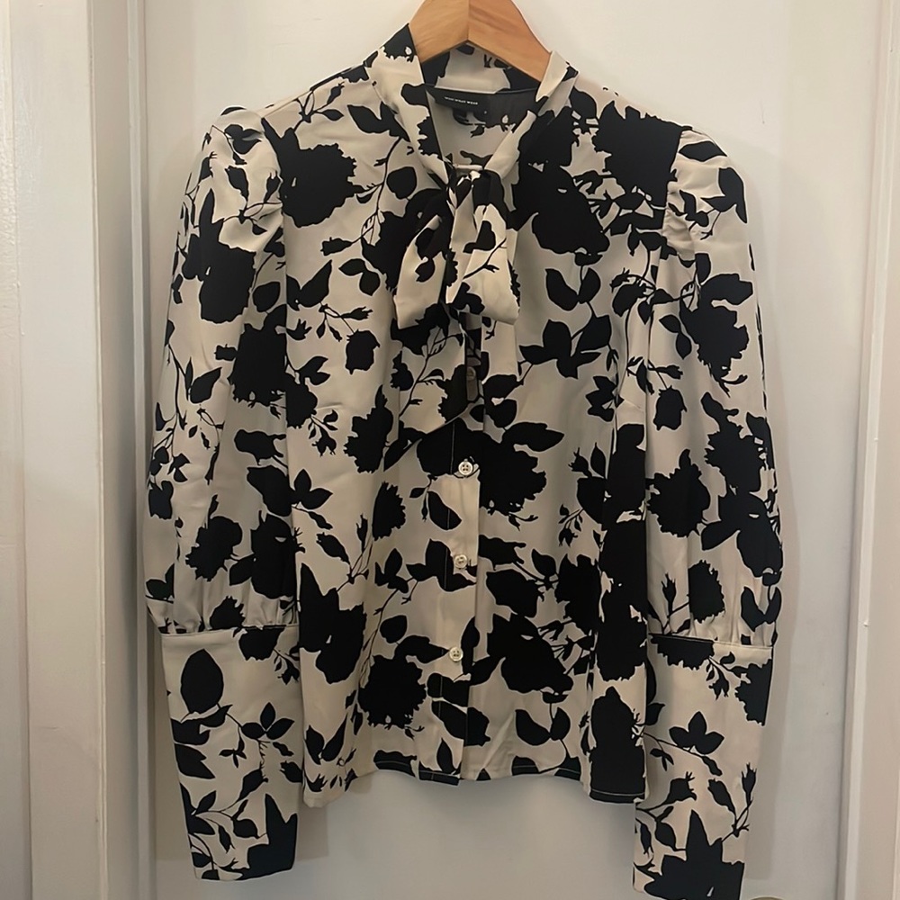 Beautiful floral blouse!!